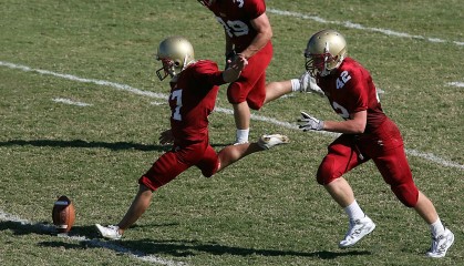 -印度选手在标枪、跳远等田径项目中取得优异成绩。，印度标枪冠军什么种姓